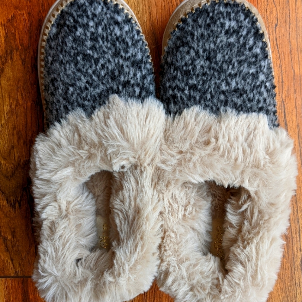 Kooba Slippers Faux Fur Gold Threading Woman's Size L 8-9 Brand New